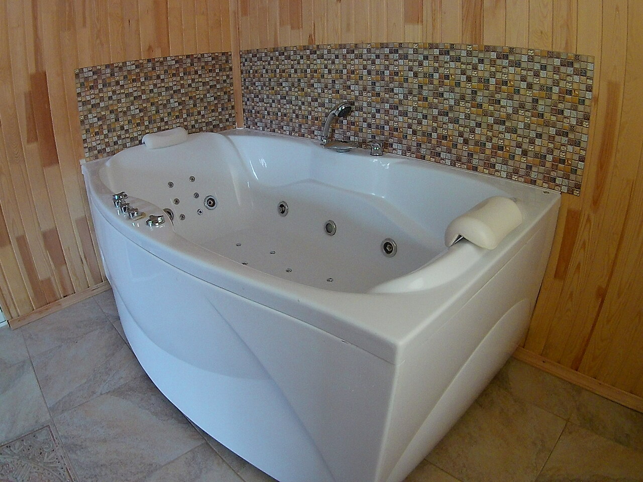 Гостиница Центральная Нижняя Тура-120