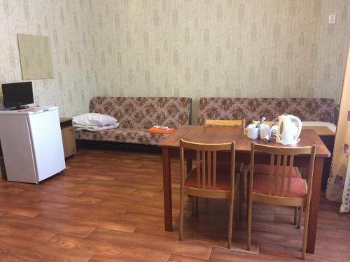 Гостиница Центральная Нижняя Тура-103