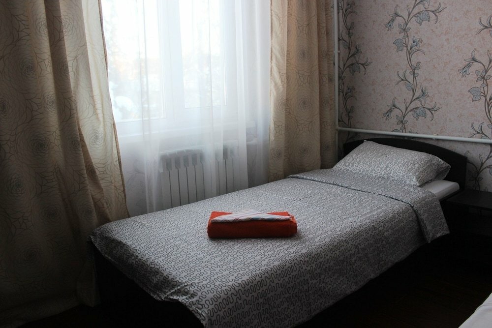 Гостиница Центральная Нижняя Тура-72