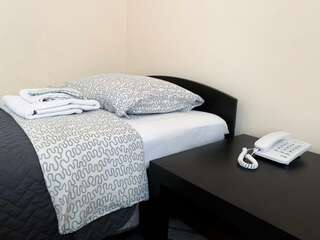 Гостиница Центральная Нижняя Тура Номер люкс с 2 односпальными кроватями-11