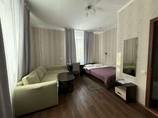 Гостиница Центральная Нижняя Тура Полулюкс-1