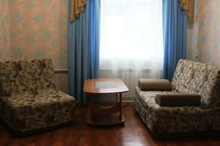 Гостиница Центральная Нижняя Тура Номер люкс с 2 односпальными кроватями-2