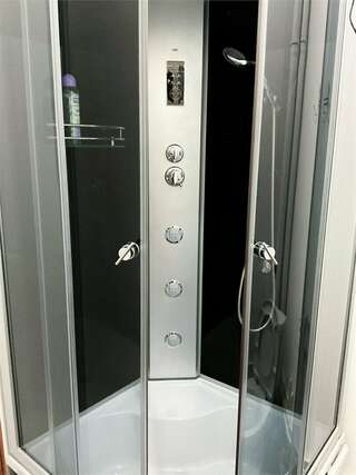 Гостиница Центральная Нижняя Тура Одноместный эконом с двухспальной кроватью (2-ой корпус)-3