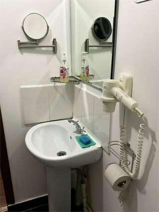 Гостиница Центральная Нижняя Тура Двухместный эконом (2-ой корпус)-9