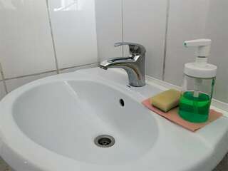 Гостиница Центральная Нижняя Тура Трёхместный эконом-5