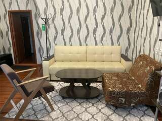 Гостиница Центральная Нижняя Тура Двухкомнатные апартаменты с бильярдом (2-ой корпус)-3