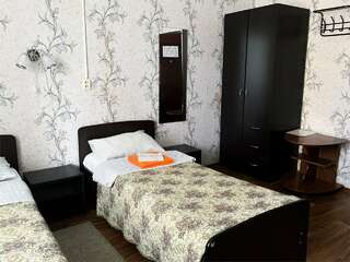 Гостиница Центральная Нижняя Тура Трёхместный эконом-2