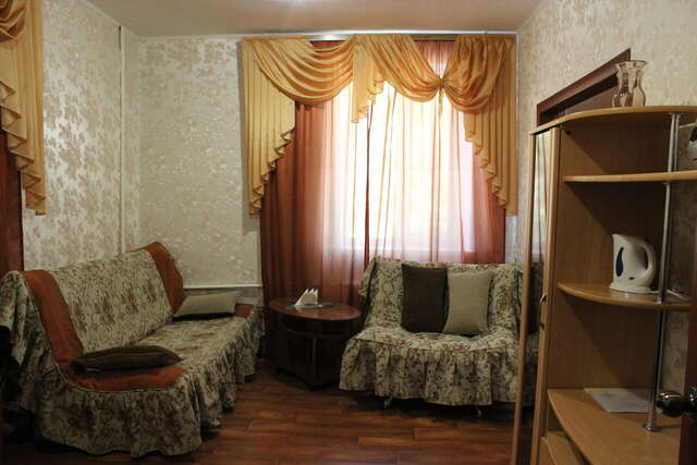 Гостиница Центральная Нижняя Тура-125