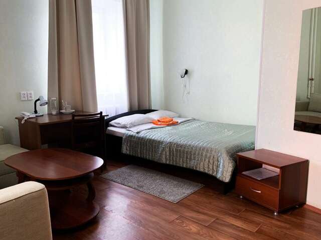 Гостиница Центральная Нижняя Тура-87