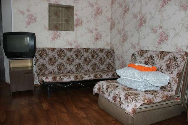 Гостиница Центральная Нижняя Тура-80