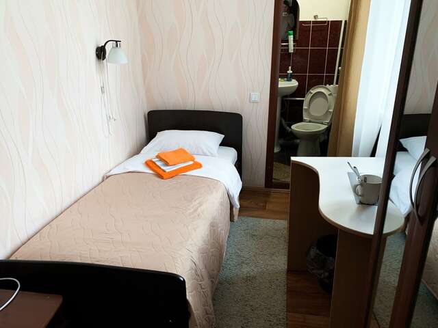 Гостиница Центральная Нижняя Тура-74