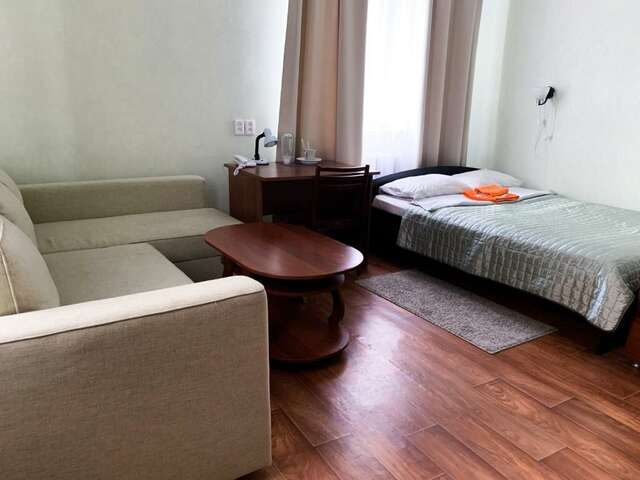 Гостиница Центральная Нижняя Тура-106